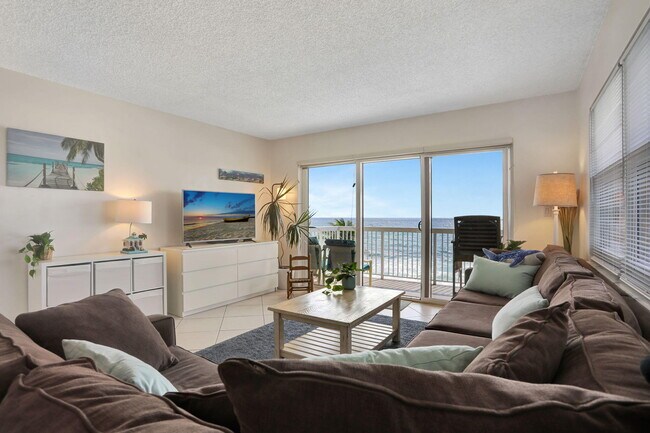 Building Photo - 1069 Hillsboro Mile
