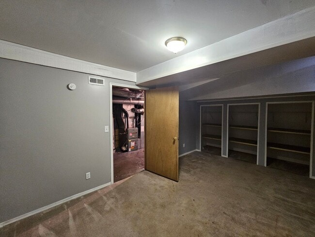 Building Photo - Beautiful Home on South Hill