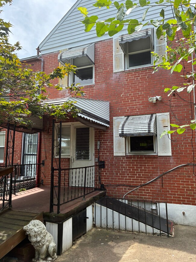 Building Photo - 549 Lucia Ave