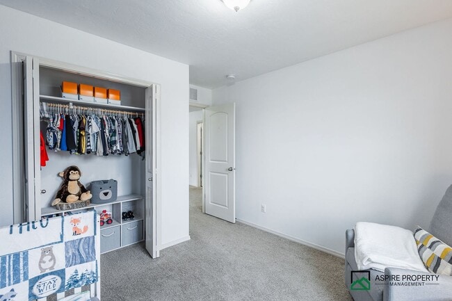 Building Photo - 3 Bed 2.5 Bath Home