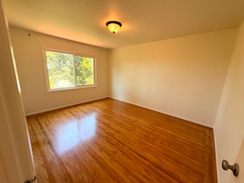Building Photo - 127 Starview Way