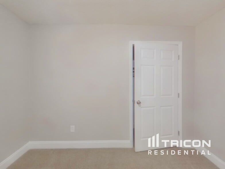 Building Photo - 189 Park Pl Dr