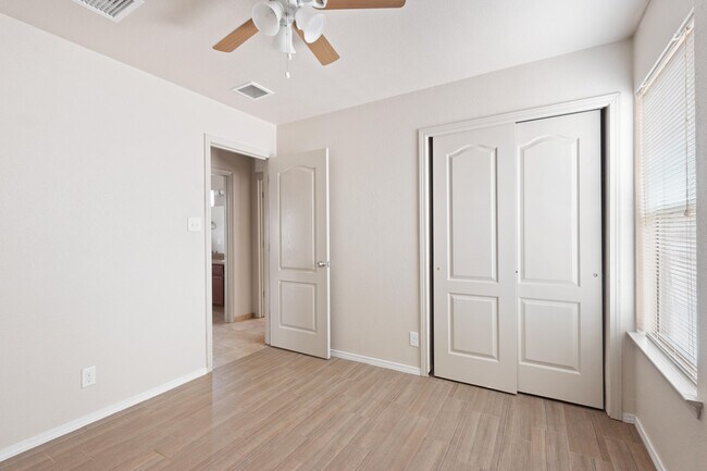 Building Photo - 608 Cactus Creek Pl