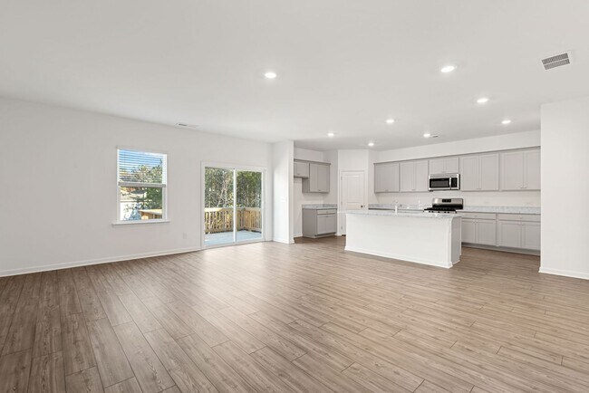 Building Photo - Victoria Heights - 5 bedroom -For Rent $2350