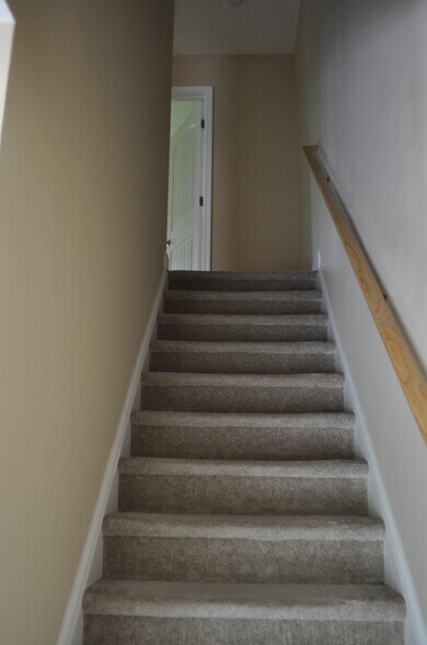 Building Photo - 2009 Lakeside Dr