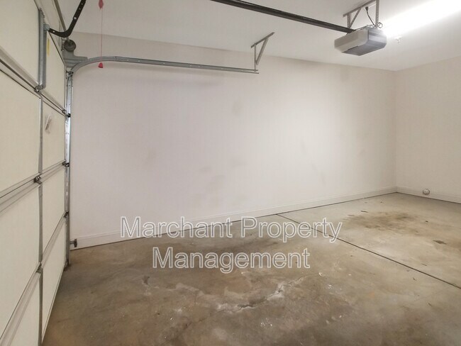 Building Photo - 16 Edge Ct