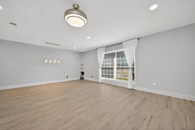 Building Photo - 8203 Huntermoor Cir