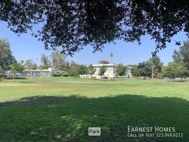 Building Photo - 4915 Tyrone Ave