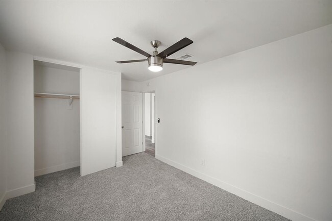 Building Photo - 6738 Prairie Village Dr
