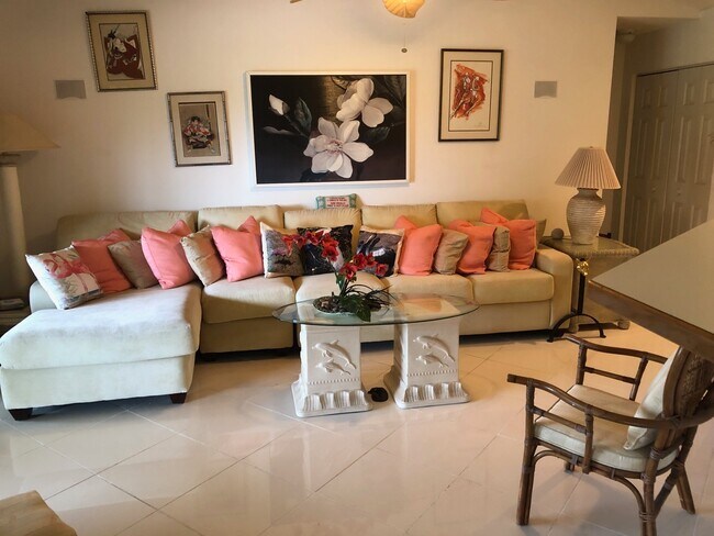 Primary Photo - 7 Lexington Ln E