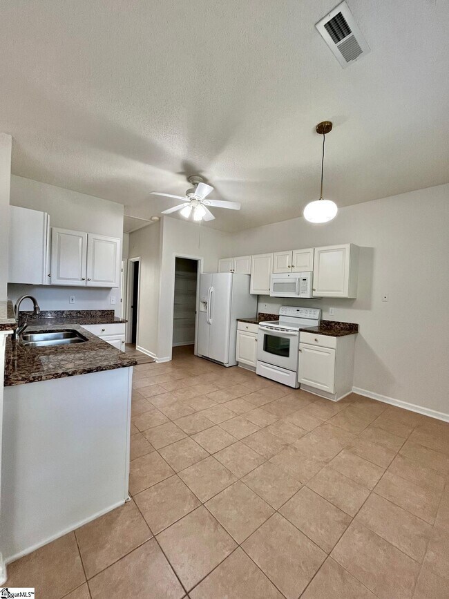 Building Photo - 16 Chablis Ct