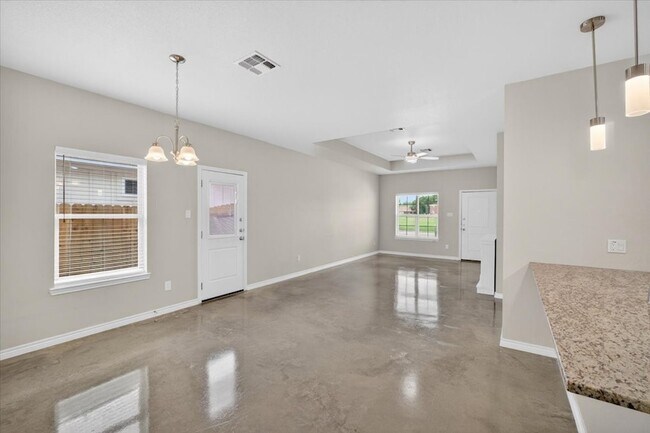 Building Photo - 412 W Avenue C