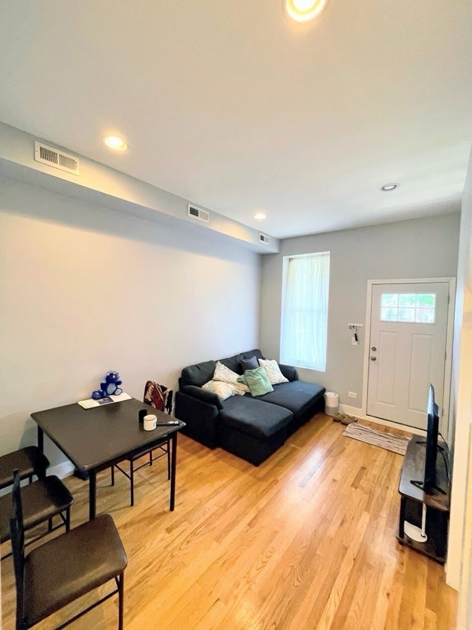 Dining/Living Room - 2135 S Fairfield Ave