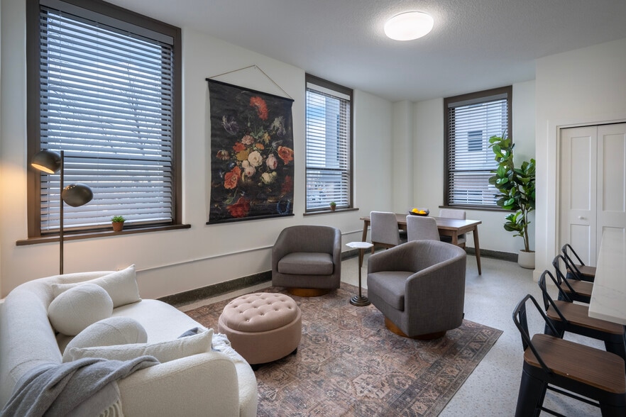 Building Photo - St Joe Apartments