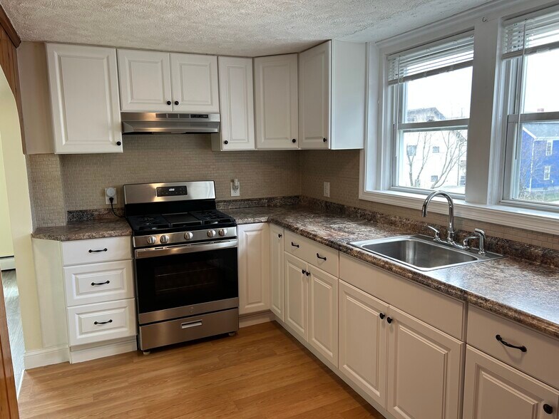 Building Photo - 133 Fenner St