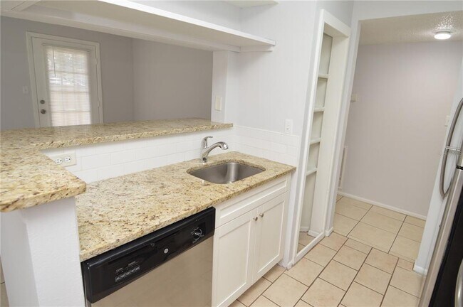 Building Photo - 8702 Mallard Reserve Dr