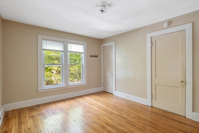 Building Photo - 519-521 Clarendon Street