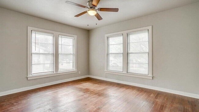 Building Photo - 410 McCarty St