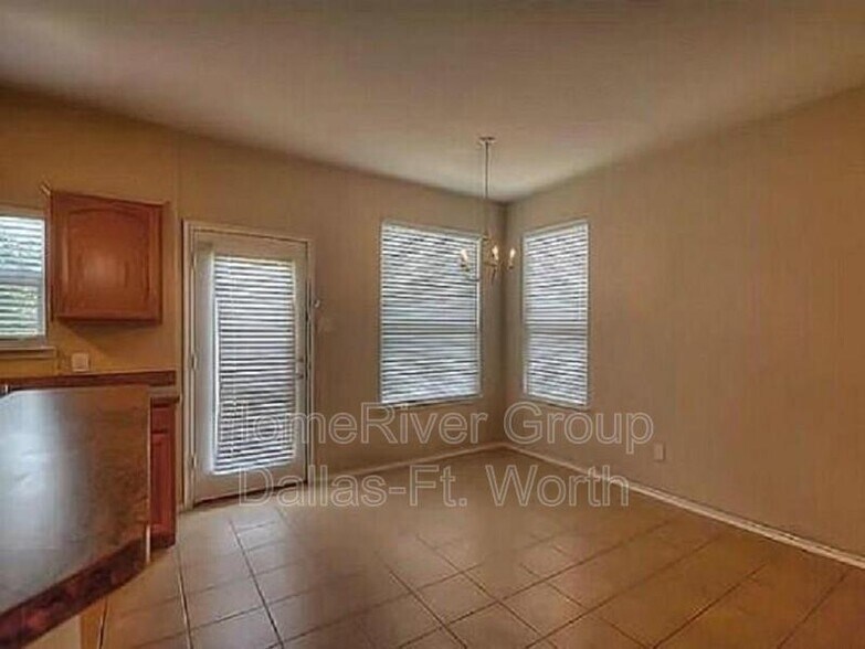 Building Photo - 9840 Old Field Dr