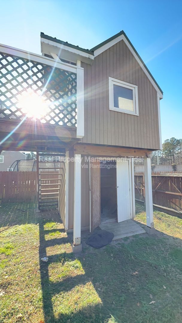 Building Photo - 459 Charter Oak Dr