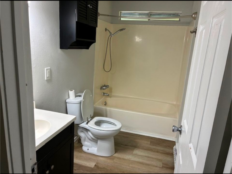 Building Photo - 874 Marvin Rd SE