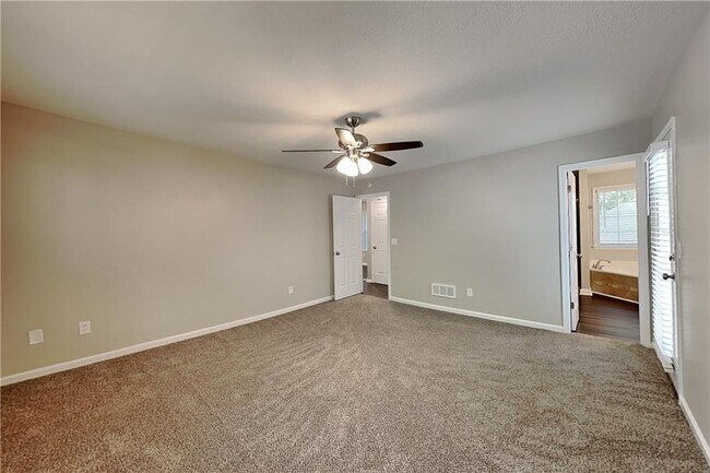 Building Photo - 7290 Hickory Bluff Dr