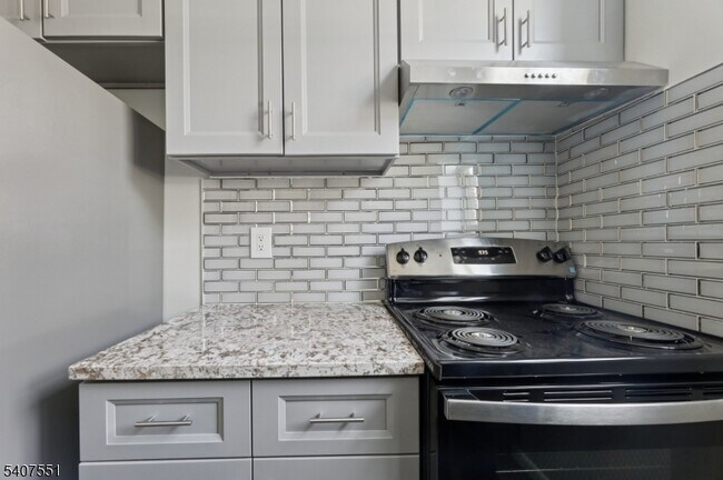 Building Photo - 94 Park Ave