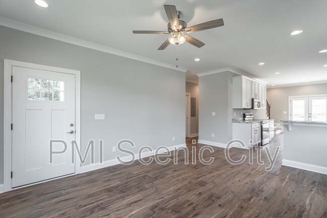 Building Photo - 2631 Rogers Dr SE