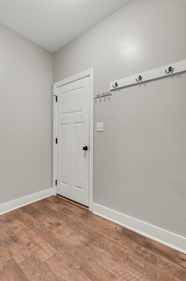 Building Photo - Beautiful Rental in The Highlands – Spacio...