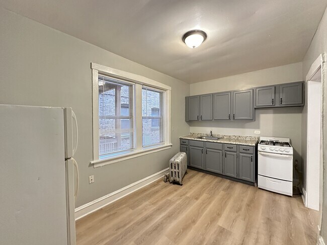 Building Photo - 4827 N Springfield Ave