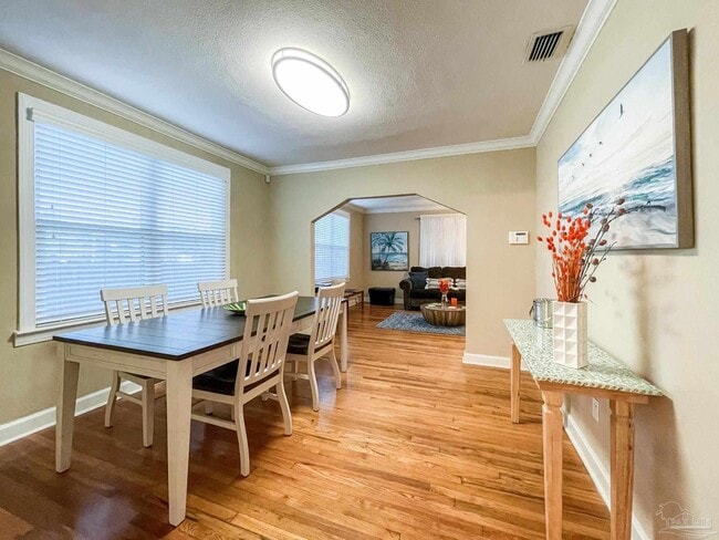 Building Photo - 1618 W Garden St