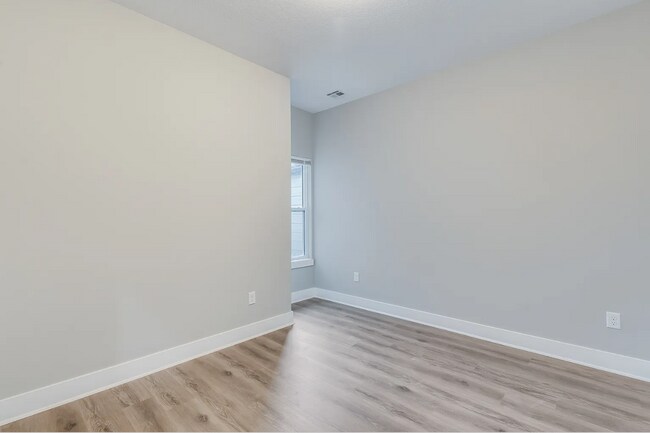 Building Photo - 5024 N Vassar Ave