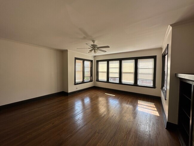 Building Photo - 7929 S St Lawrence Ave