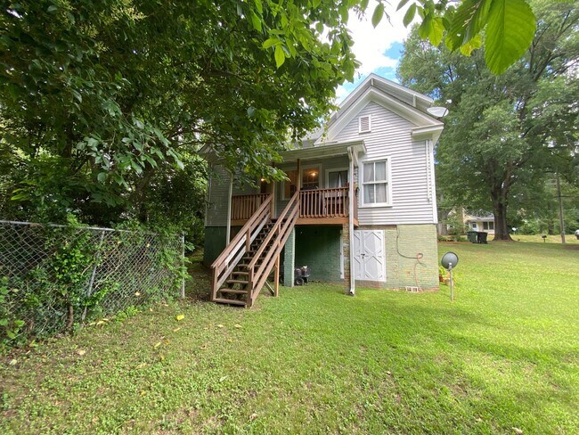 Building Photo - 2-Story Duplex Located in Concord!