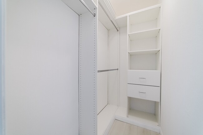 Building Photo - 3163 Camarillo Ave