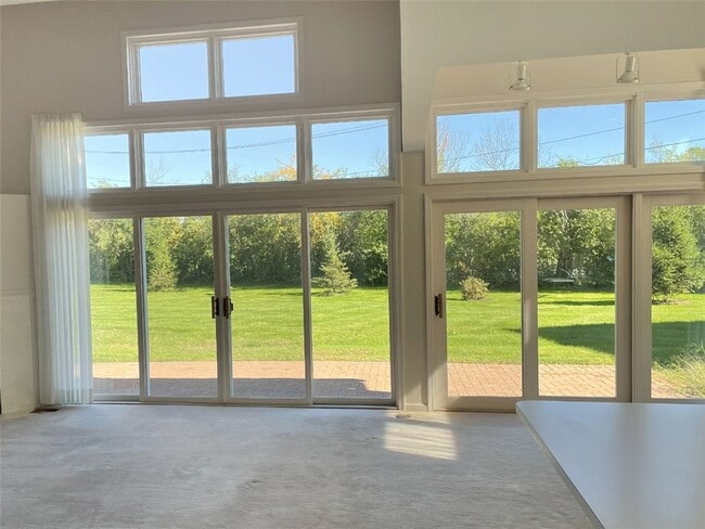 Building Photo - 245 Roseland Ln