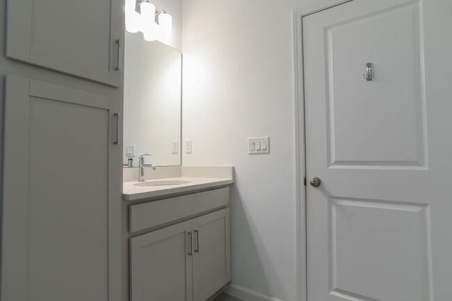 Building Photo - 5135 Lake Hamlin Trail