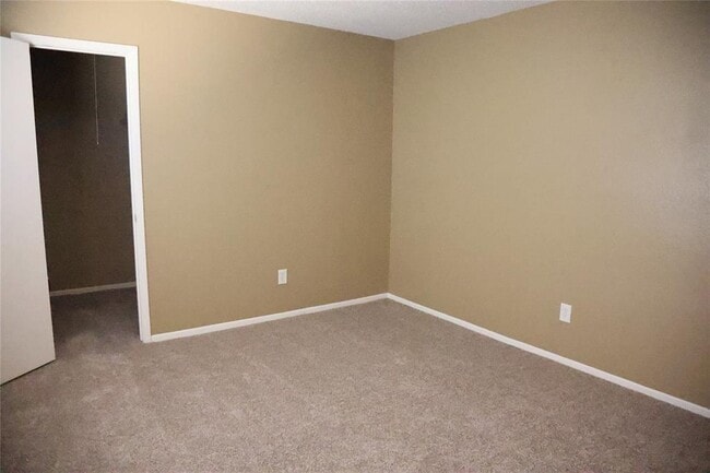 Building Photo - 2307 Edgedale Dr
