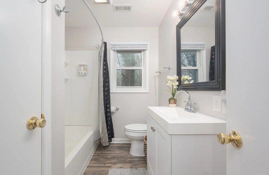 bathroom - 412 Belvedere St