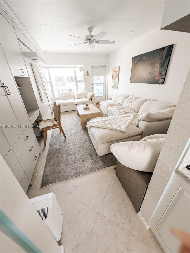 Building Photo - 1501 S Surf Rd