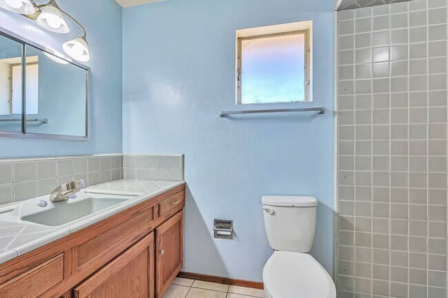 Building Photo - WALK TO ASU.  6 Bed 4 Bath right near campus