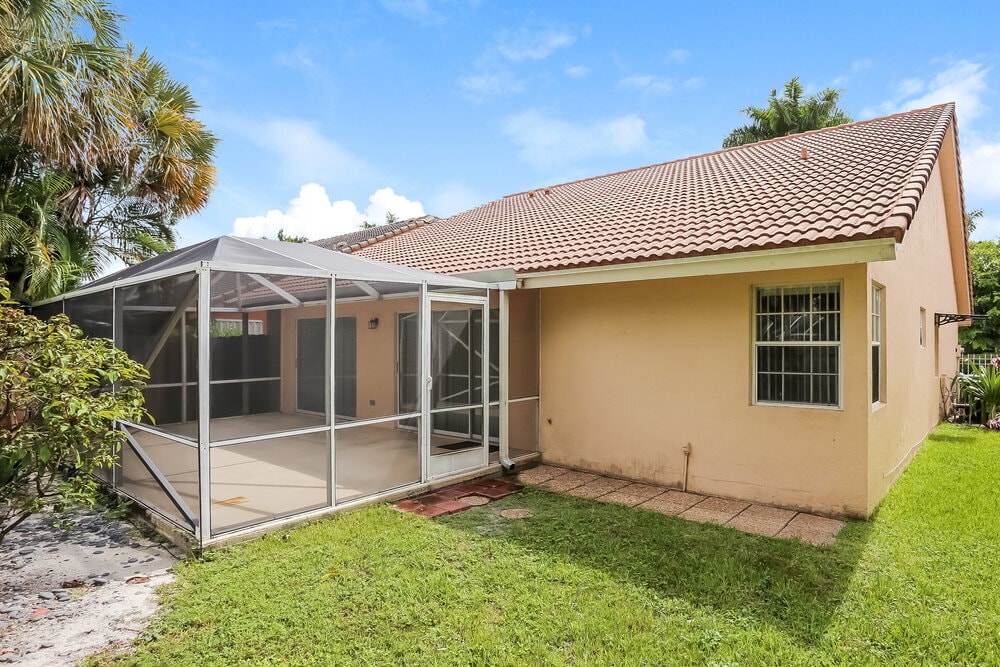 Building Photo - 11117 Lakeaire Cir