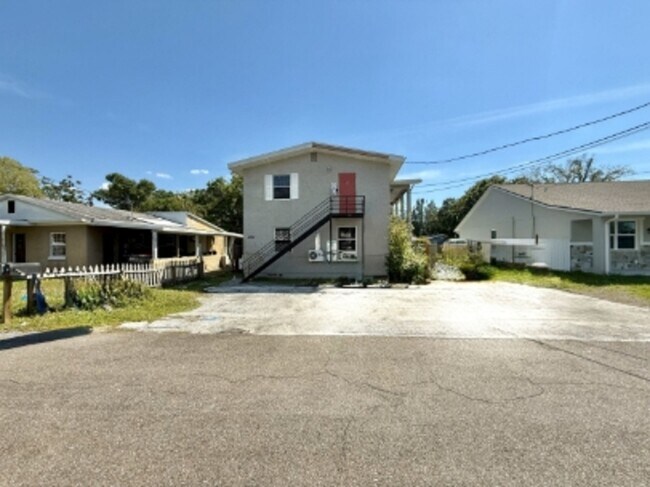 Building Photo - 1045 11th Ave NW