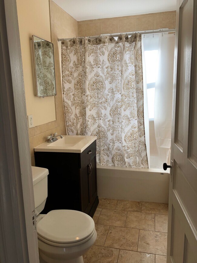 Building Photo - 21 Rogers Rd