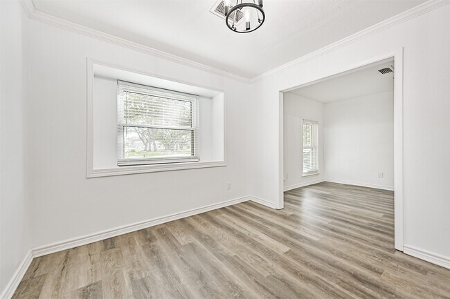 Building Photo - 212 E Castle Harbour Dr