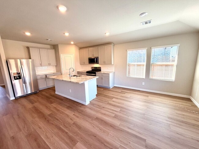 Building Photo - 600 Tidal Dr