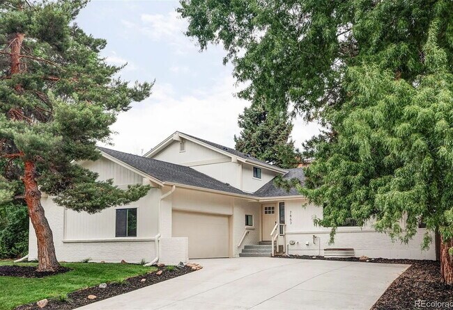 Building Photo - "Luxurious 5-Bed Retreat with Sauna & Gues...