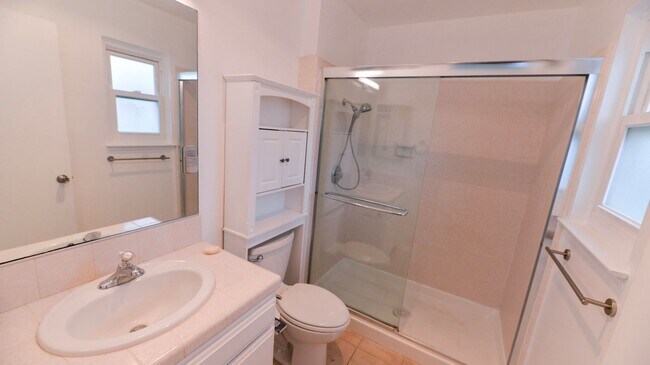 Building Photo - 106 Avenida Lucia