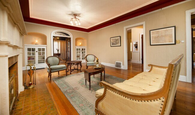 Building Photo - WONDERFUL HISTORIC 5 BED 3 BATH PROPERTY WITH CARRIAGE HOUSE