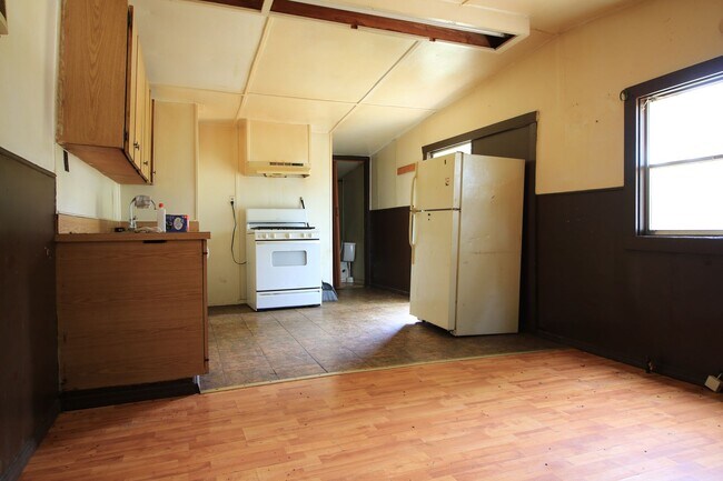 Building Photo - 1 Bed/1 Bath Mobile Home in Batesville